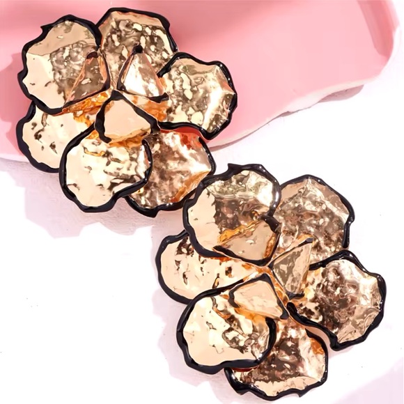 Alizee - ZA Vintage Large Flower Gold Earrings - Picture 6 of 8
